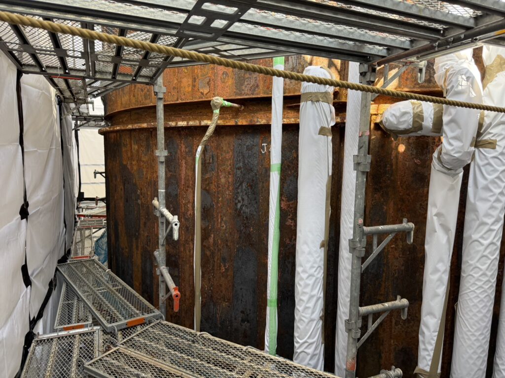 コニカルタンクのライニング補修